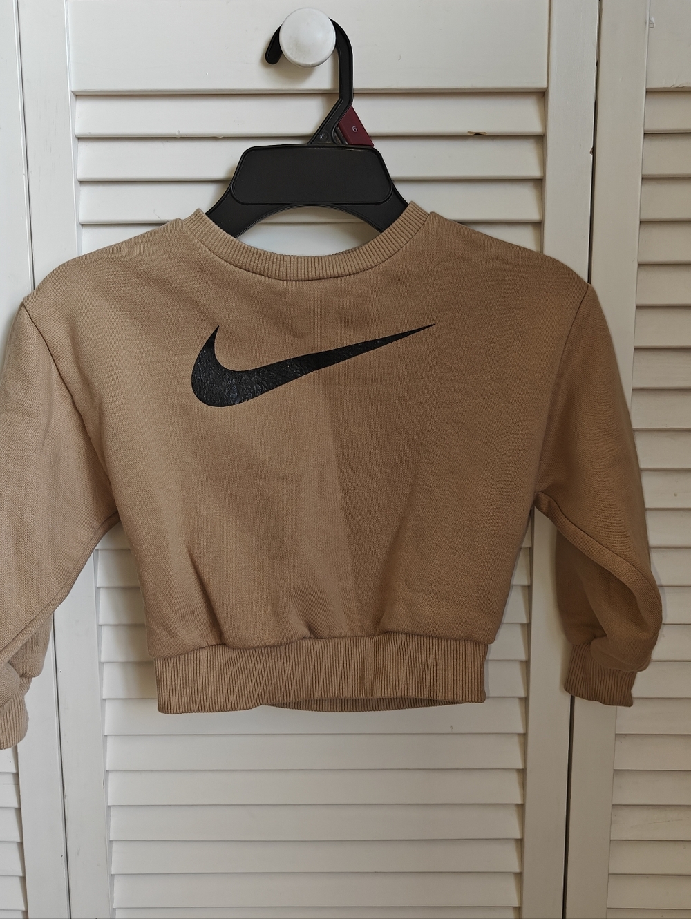 Nike Girls Swoosh Spirit Crewneck Sweatshirt Size 3T Tan and Blk